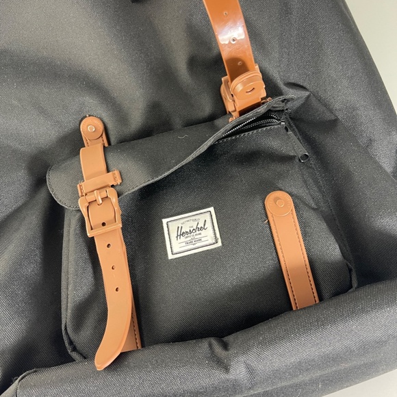 Hershel Retreat Black Backpack - Like New - Picture 9 of 9